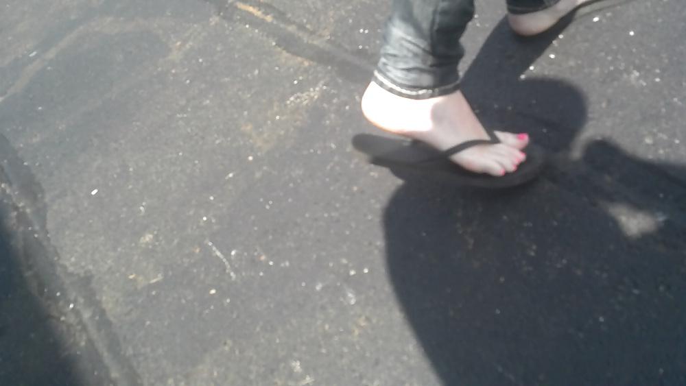 19P Candid Tall Girl Feet