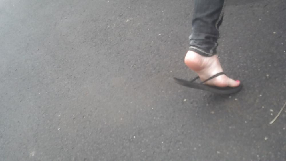 19P Candid Tall Girl Feet