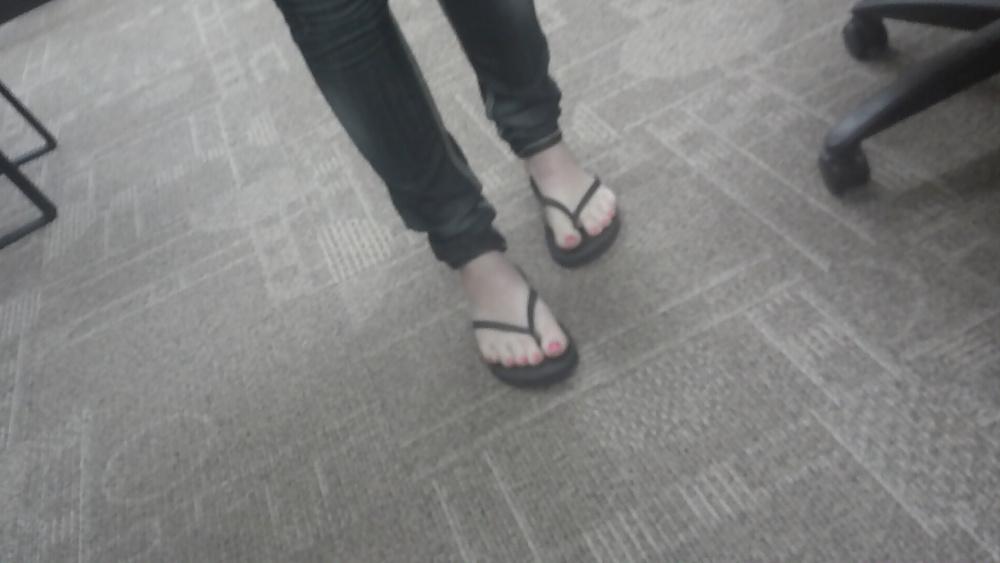 19P Candid Tall Girl Feet