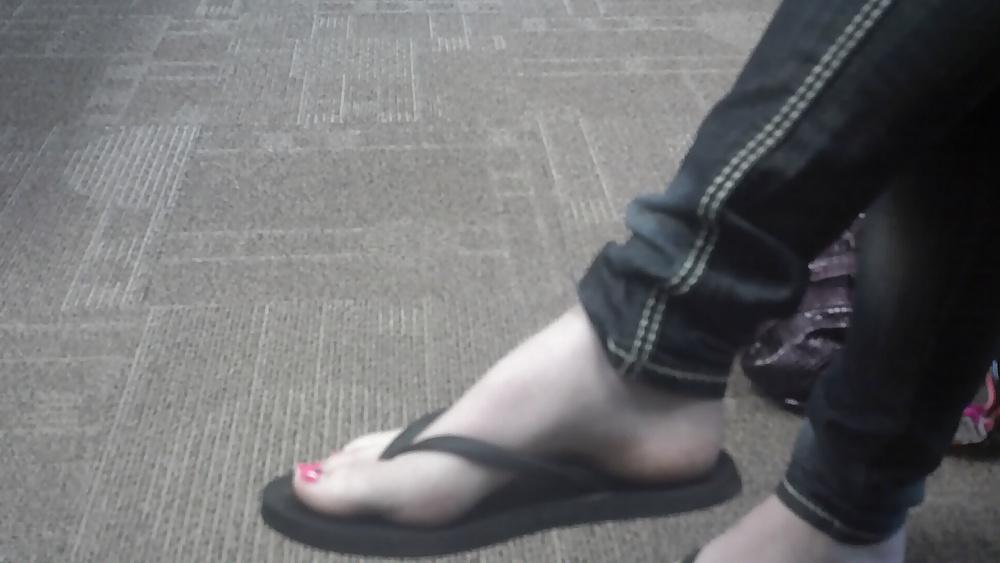 19P Candid Tall Girl Feet