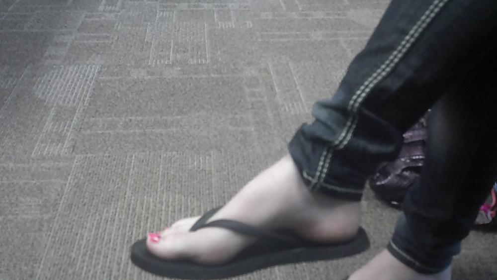 19P Candid Tall Girl Feet