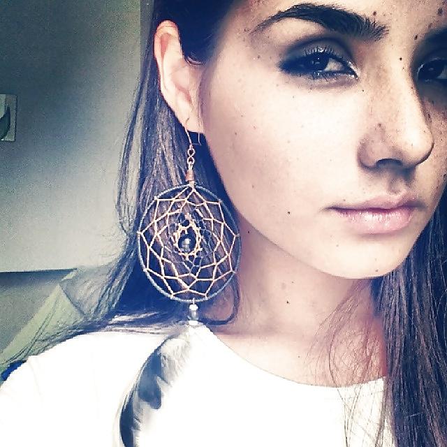 25P Facebook Friend - Isadora