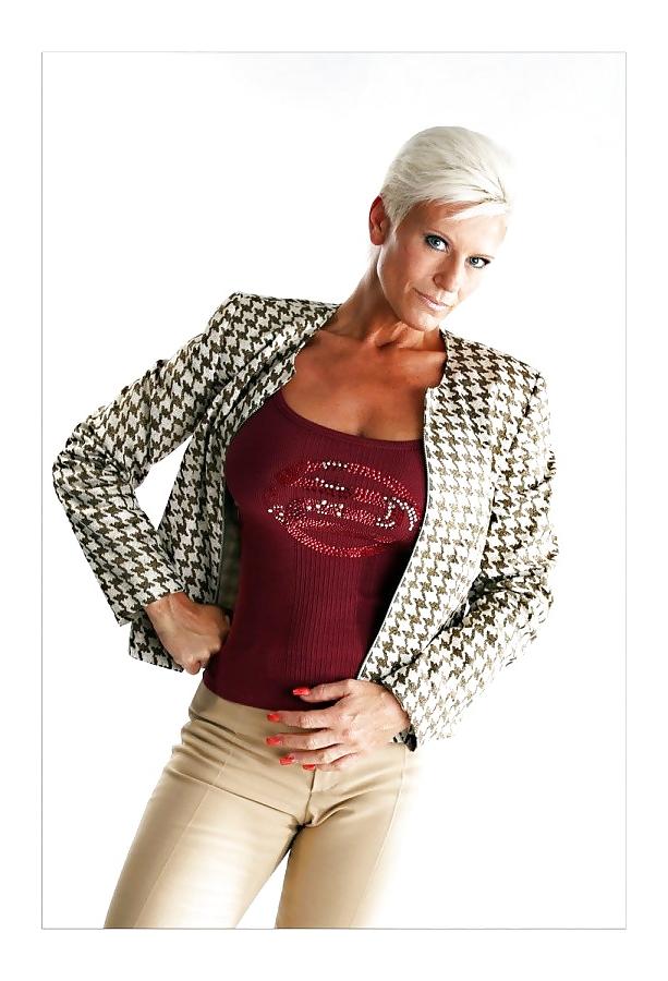 25P Mature escorts