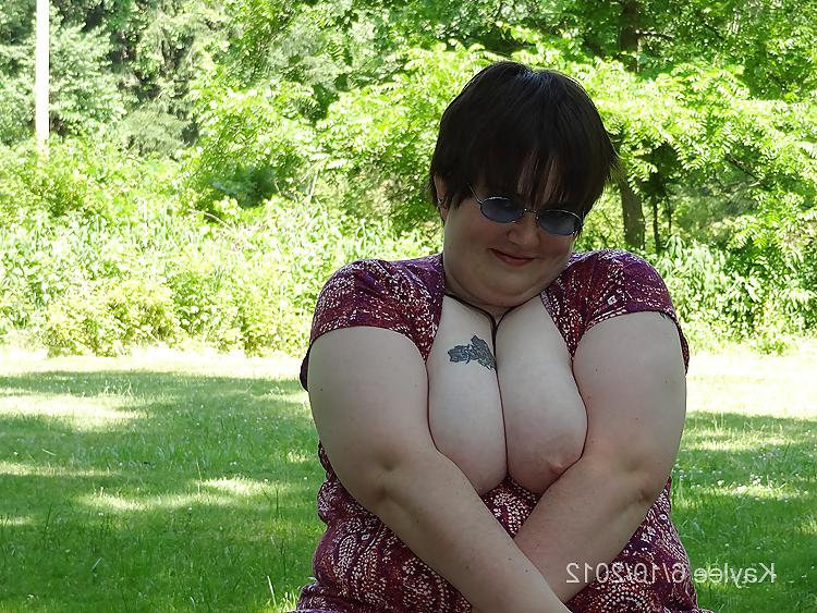 25P Kaylee posing and dogging