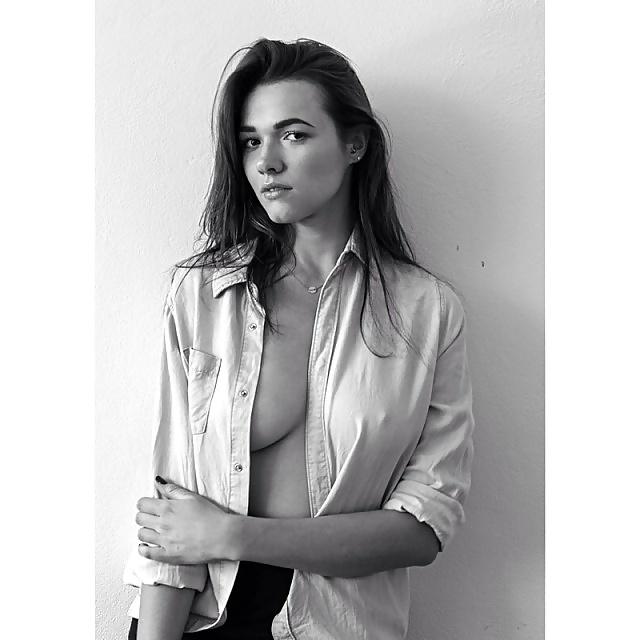25P Demi Harman (Aussie actress in 'Home and Away')