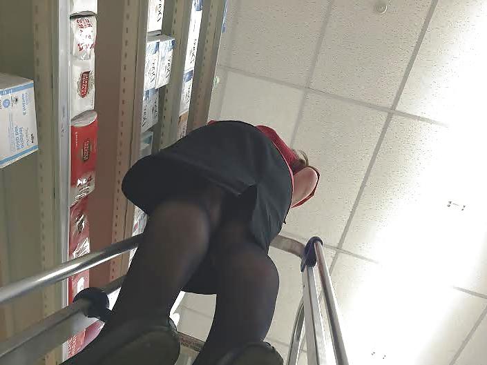 8P Shop assistant upskirt