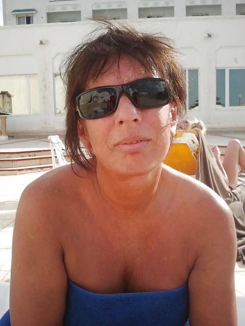 7P Dutch MILF On Vacation