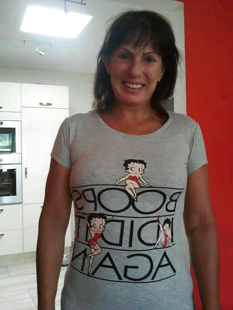 7P Dutch MILF On Vacation
