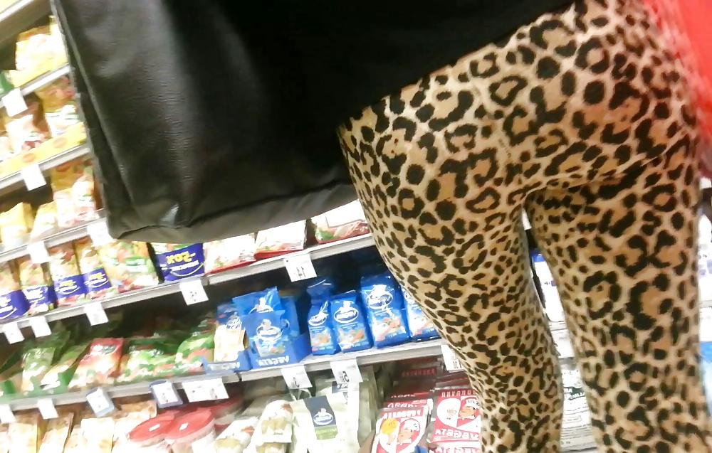 9P Spy sexy ass teens in supermarket romanian