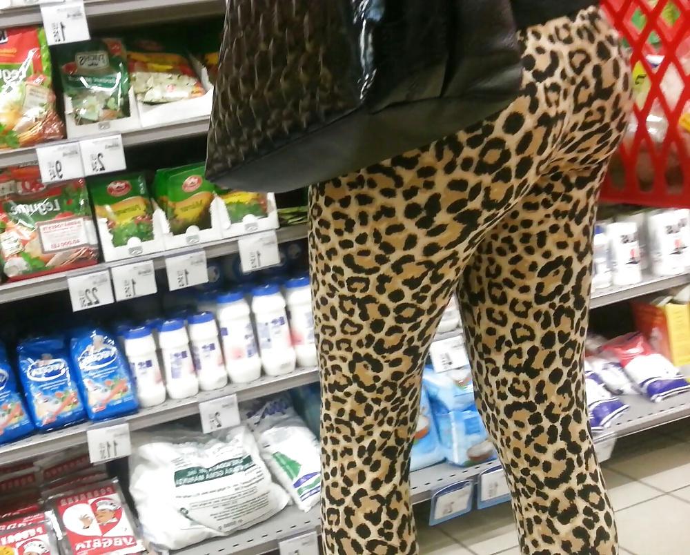 9P Spy sexy ass teens in supermarket romanian