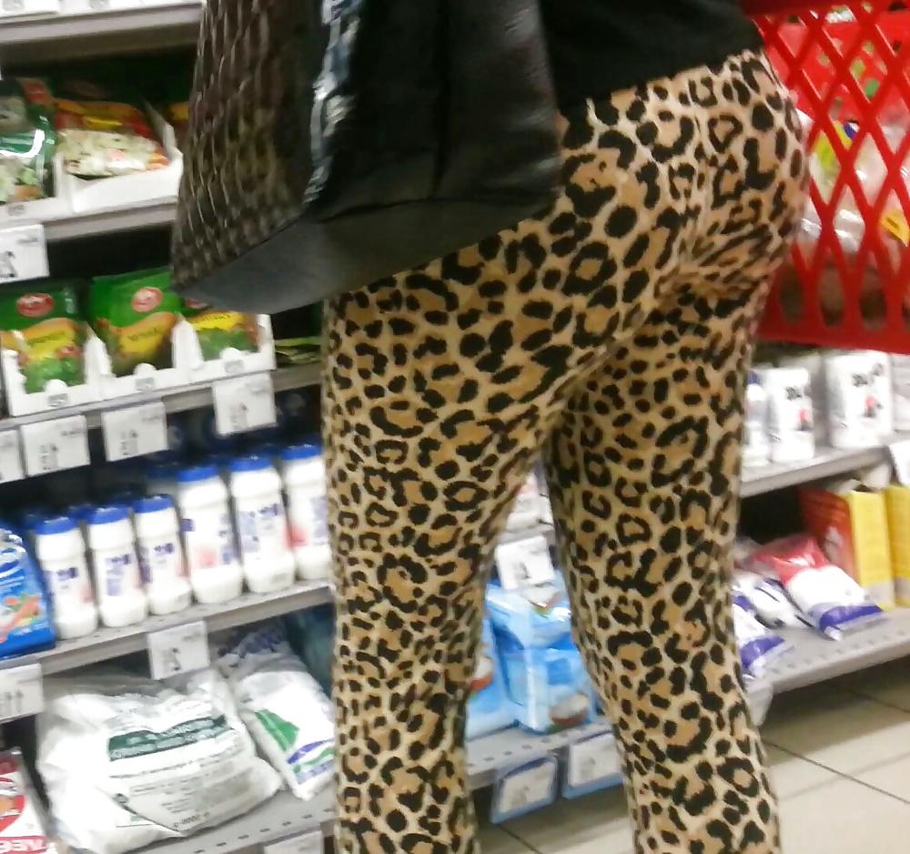 9P Spy sexy ass teens in supermarket romanian