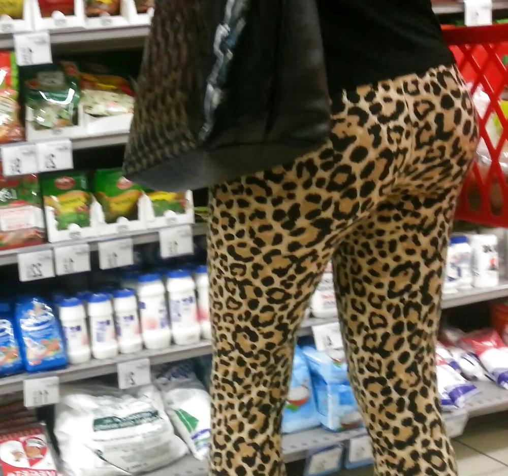 9P Spy sexy ass teens in supermarket romanian