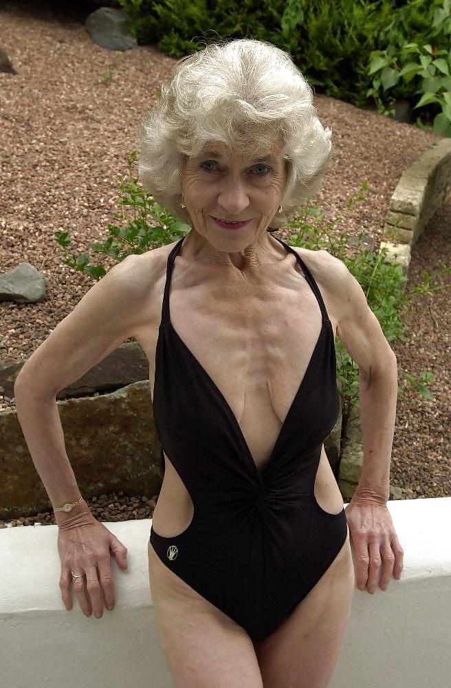 25P Who remembers the glamourous grandma Torrie?
