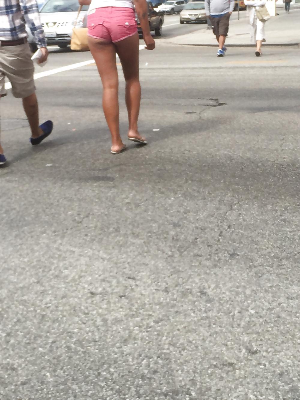 18P Random big ebony street asses(hidden cam)