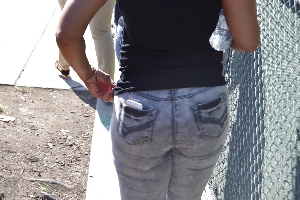 18P Random big ebony street asses(hidden cam)