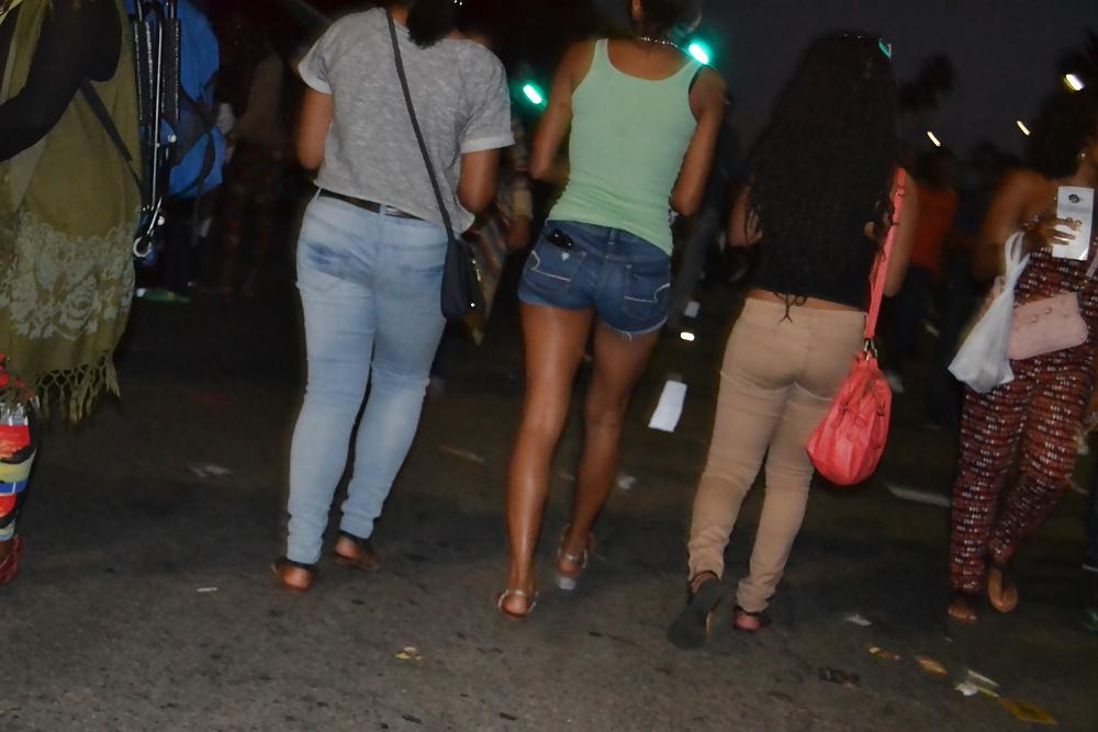 18P Random big ebony street asses(hidden cam)