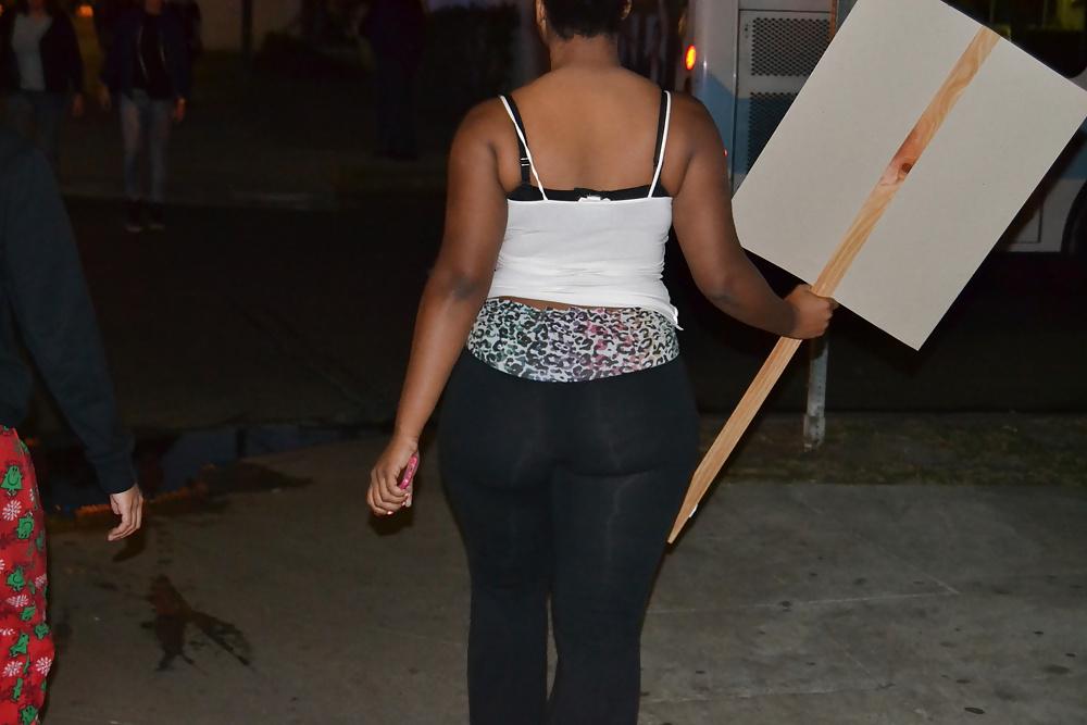 18P Random big ebony street asses(hidden cam)