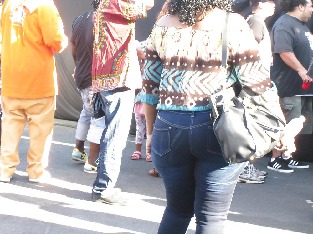 18P Random big ebony street asses(hidden cam)