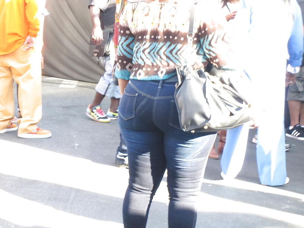 18P Random big ebony street asses(hidden cam)