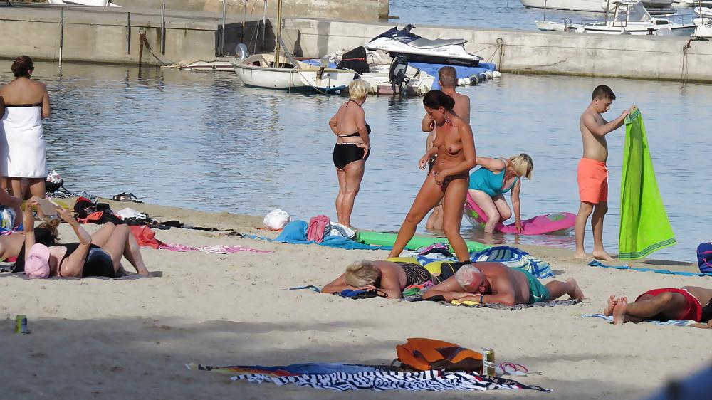 23P Holiday Voyeur 5