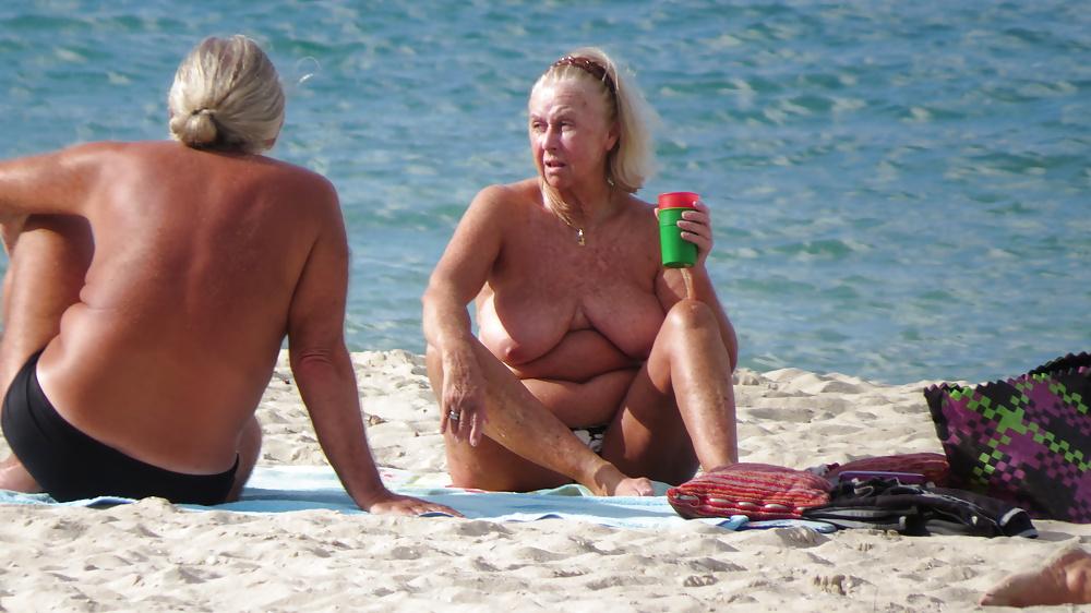 23P Holiday Voyeur 5