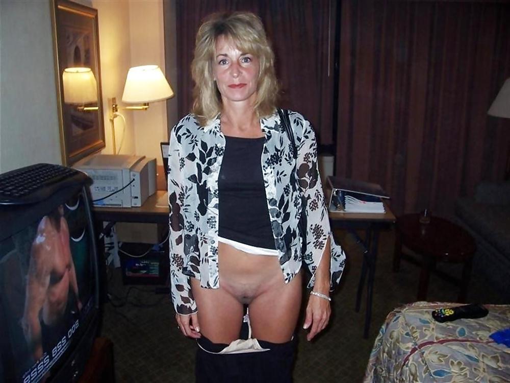 25P Only the best amateur mature ladies.64