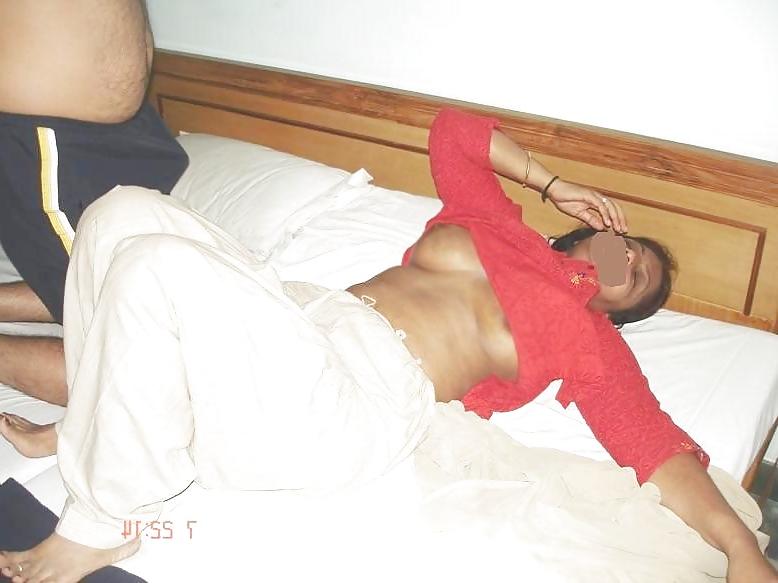 25P Indian mature slut fuck with two man