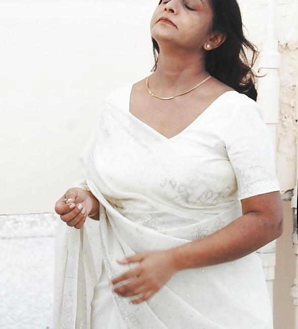 25P Indian mature slut fuck with two man
