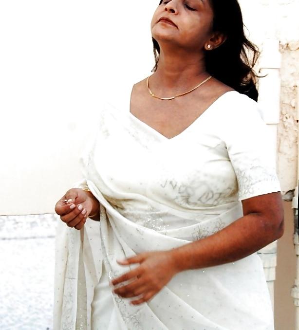 25P Indian mature slut fuck with two man