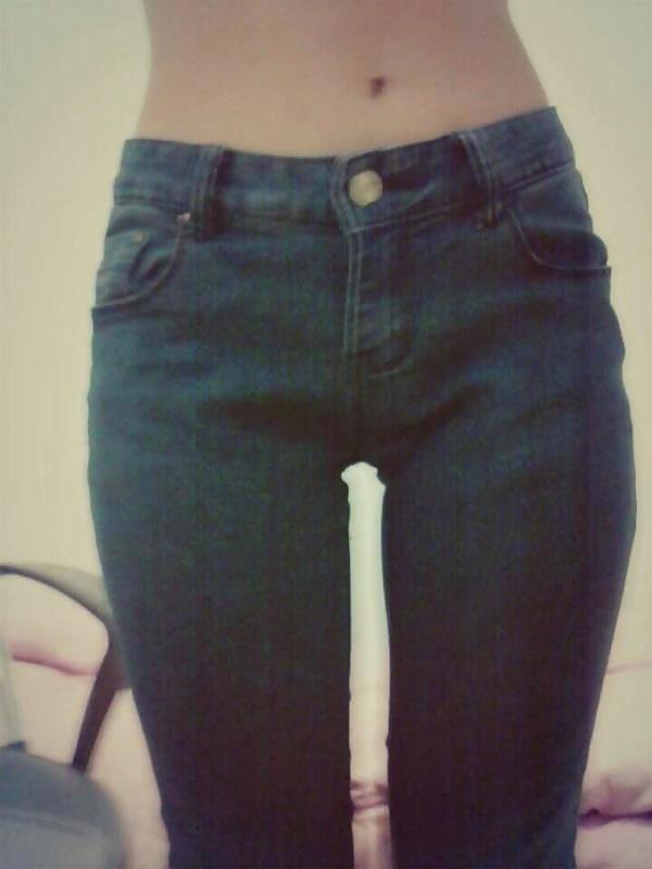 7P Korean girl nude at home