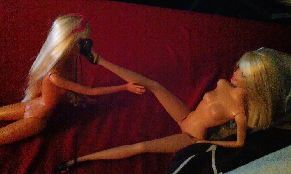 22P Tropical Holiday and Jornalism Barbie going Lesbian