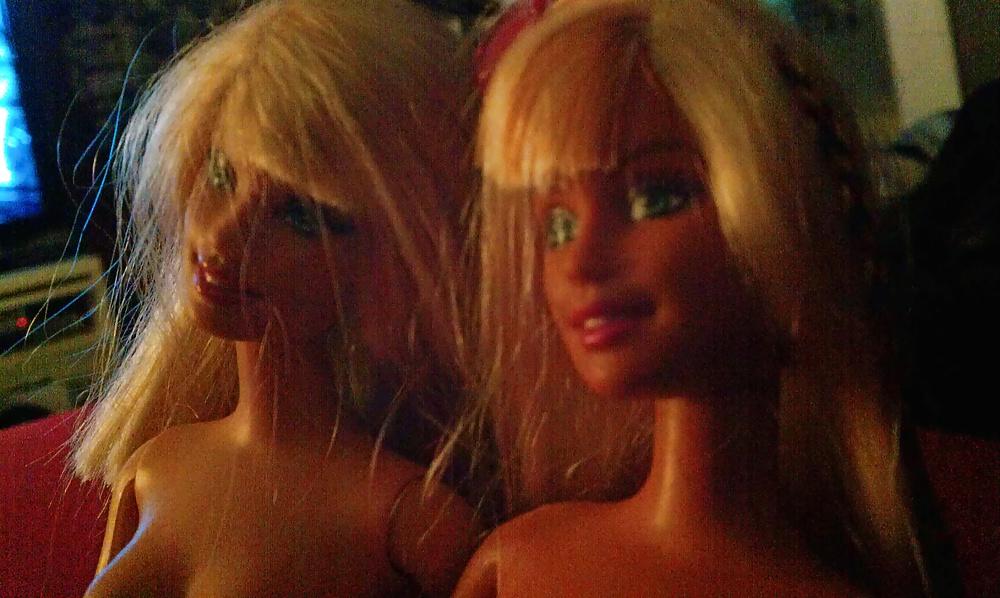 22P Tropical Holiday and Jornalism Barbie going Lesbian