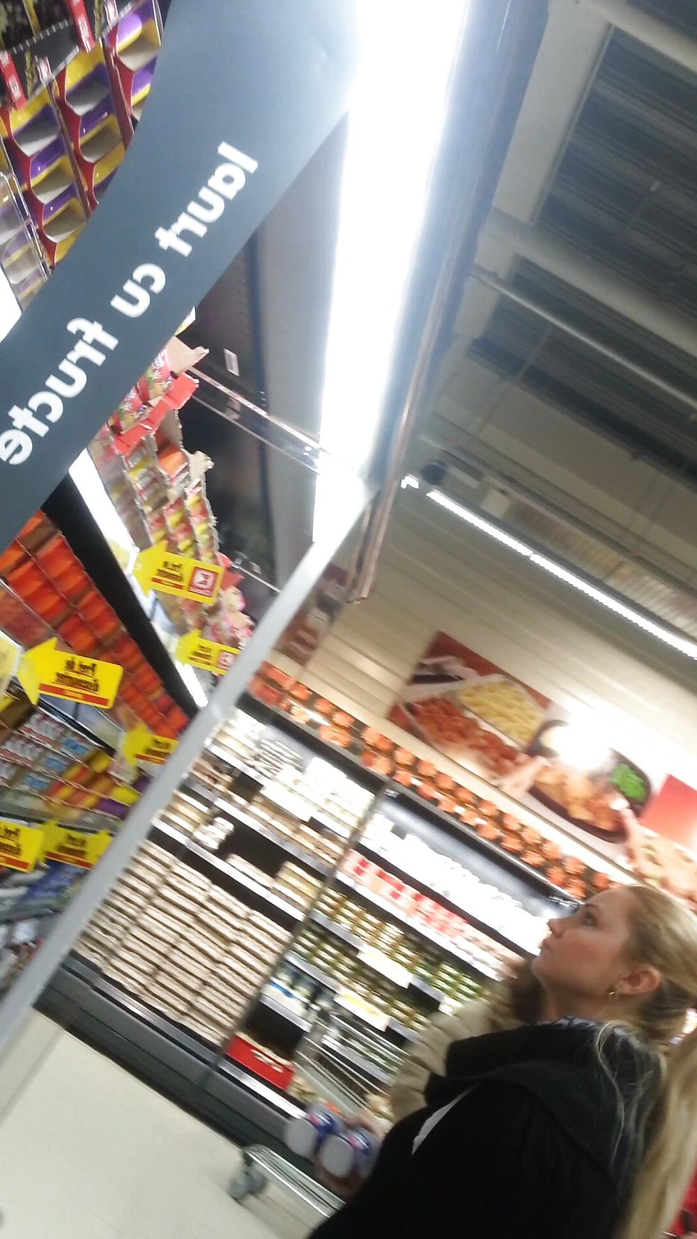 23P Spy old + young women in supermarket romanian