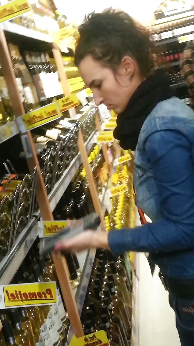 23P Spy old + young women in supermarket romanian