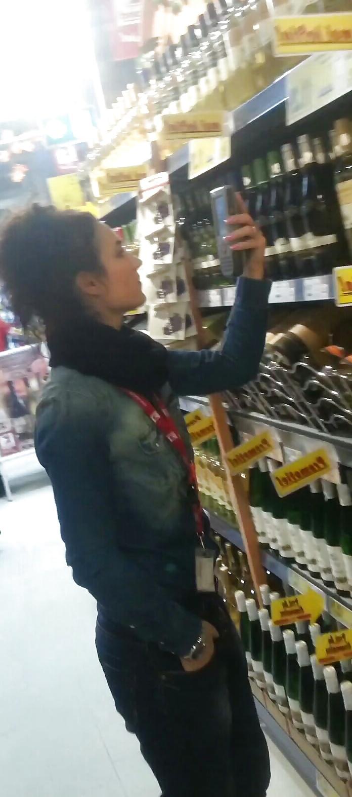 23P Spy old + young women in supermarket romanian