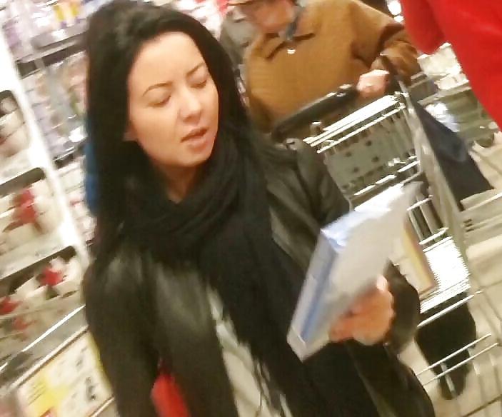 23P Spy old + young women in supermarket romanian