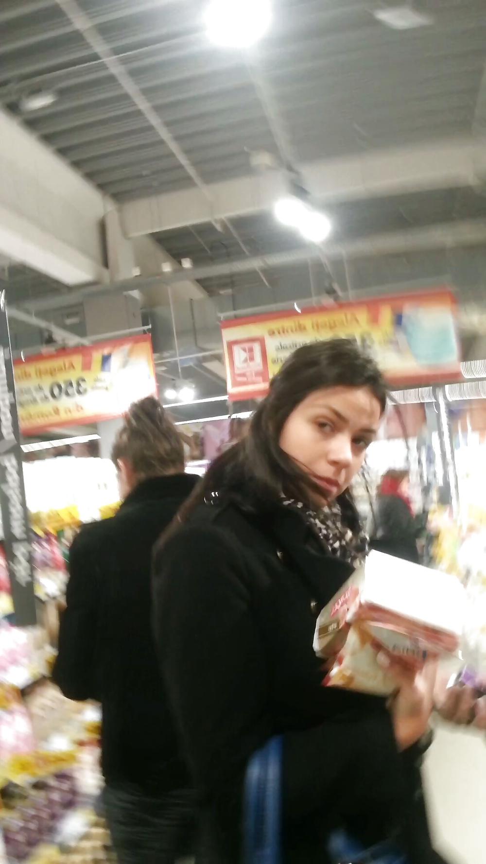 23P Spy old + young women in supermarket romanian