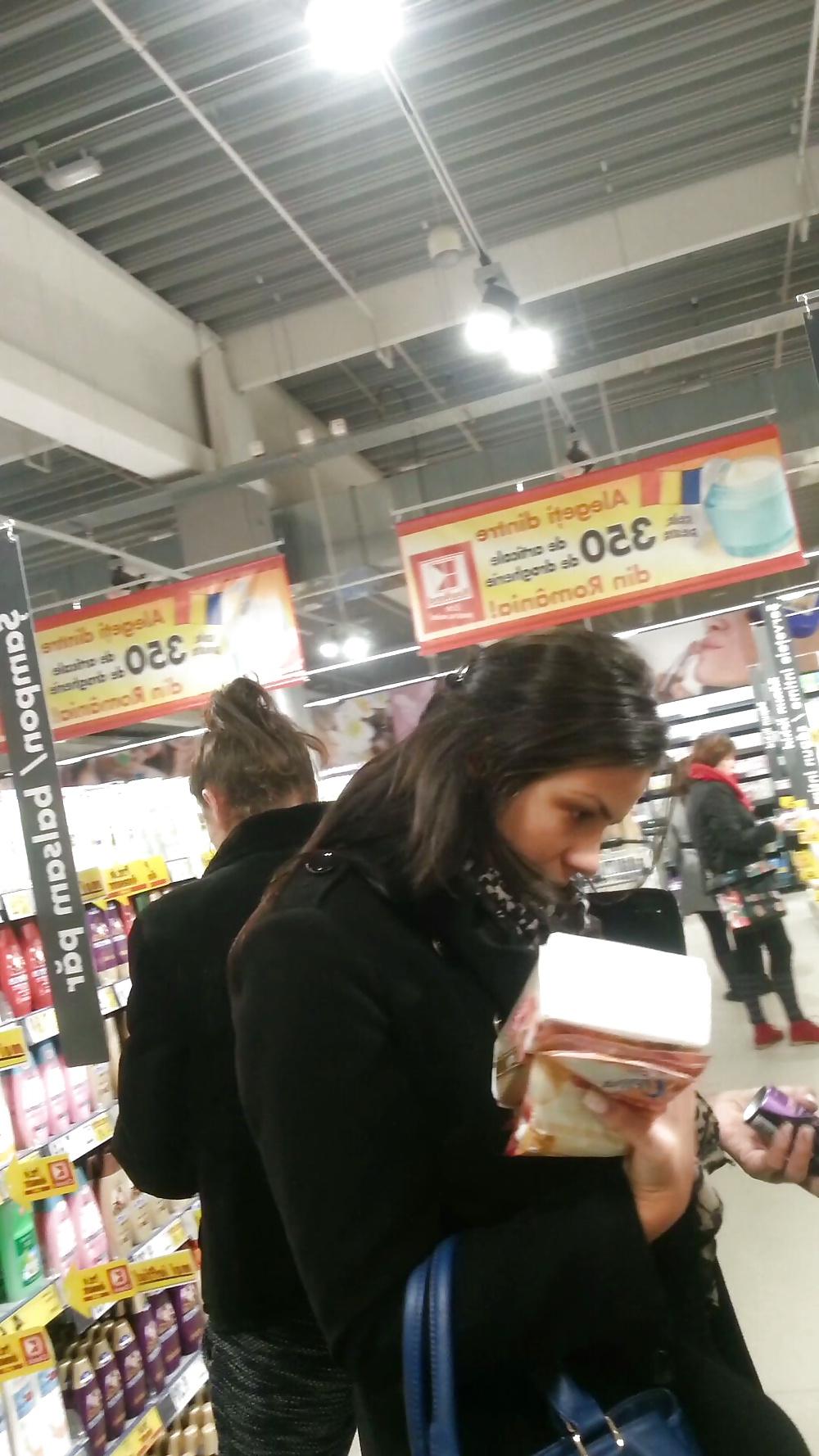 23P Spy old + young women in supermarket romanian