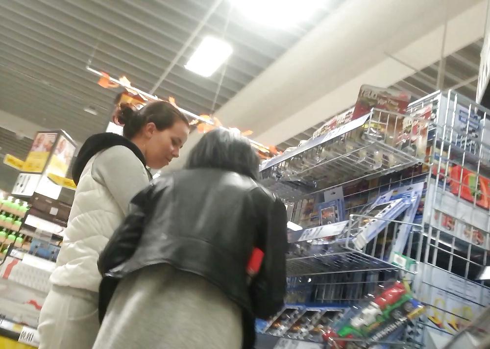 23P Spy old + young women in supermarket romanian