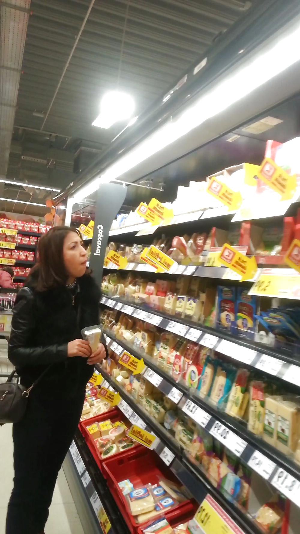 23P Spy old + young women in supermarket romanian
