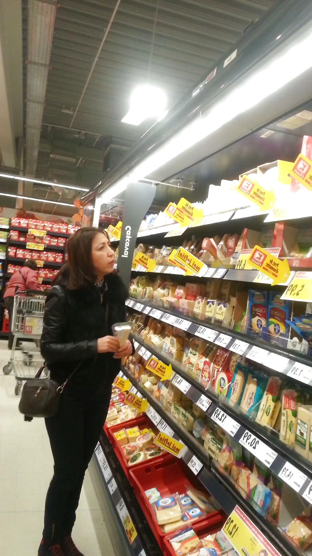 23P Spy old + young women in supermarket romanian