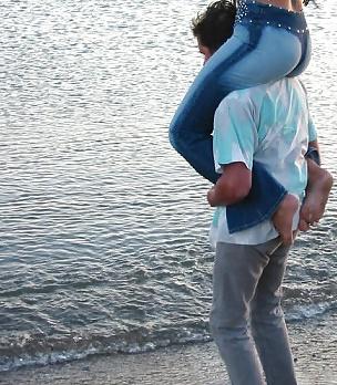 5P AMA MONICA dominacion femenina en la playa