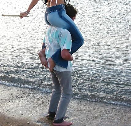 5P AMA MONICA dominacion femenina en la playa