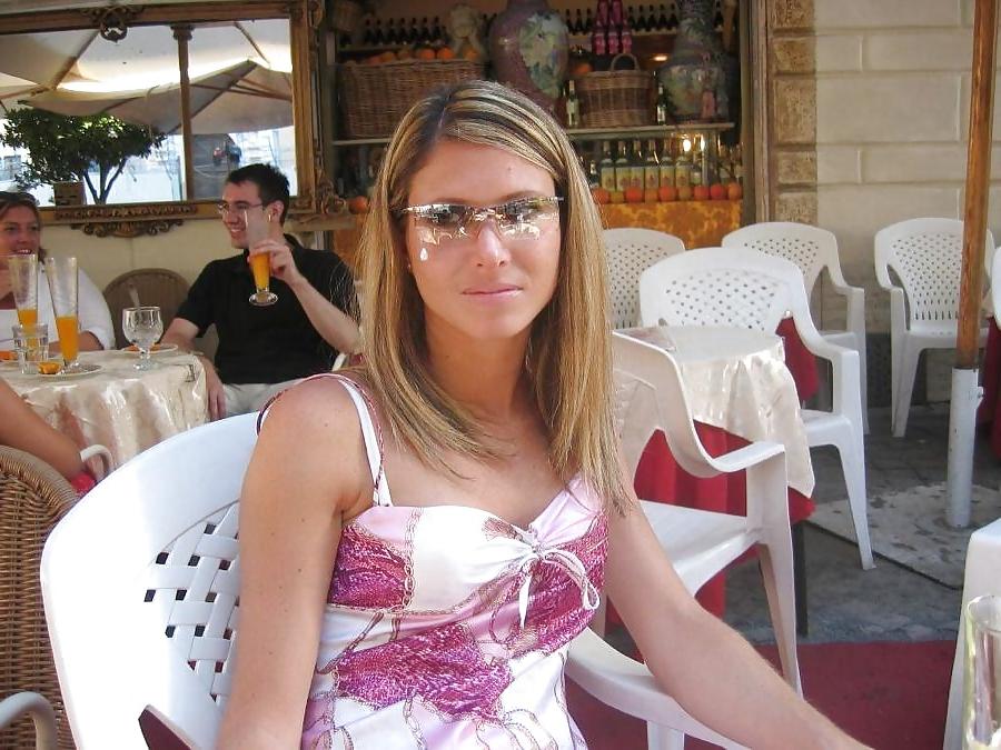 10P Mom relaxes on holiday