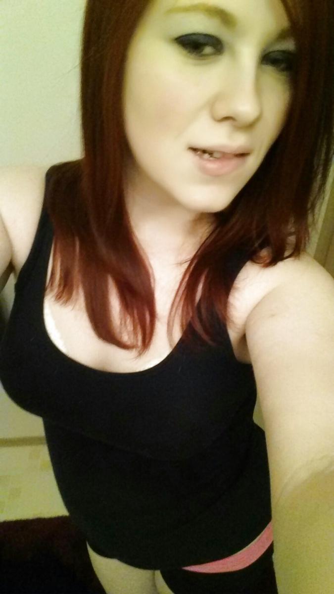 15P Amateur Wives Share Photos 2
