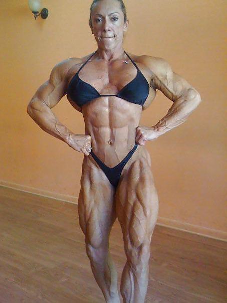 17P Yaxeni Oriquen - female bodybuilder