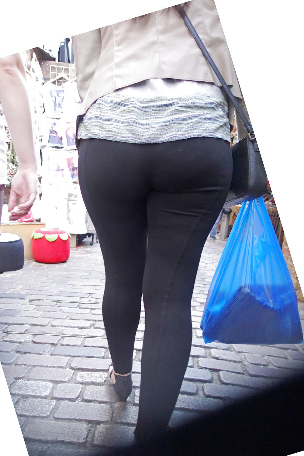 12P Black round candid ass