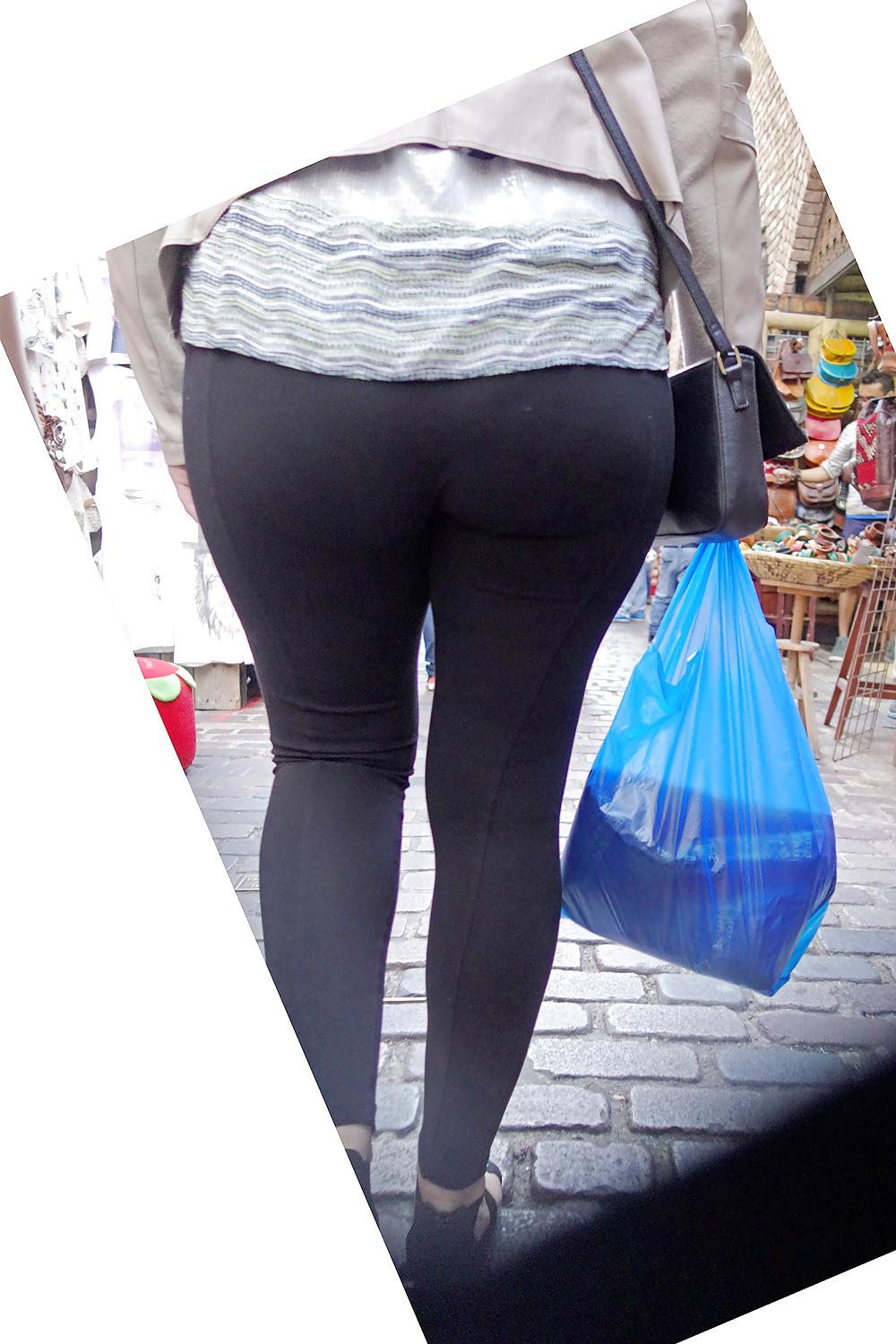 12P Black round candid ass