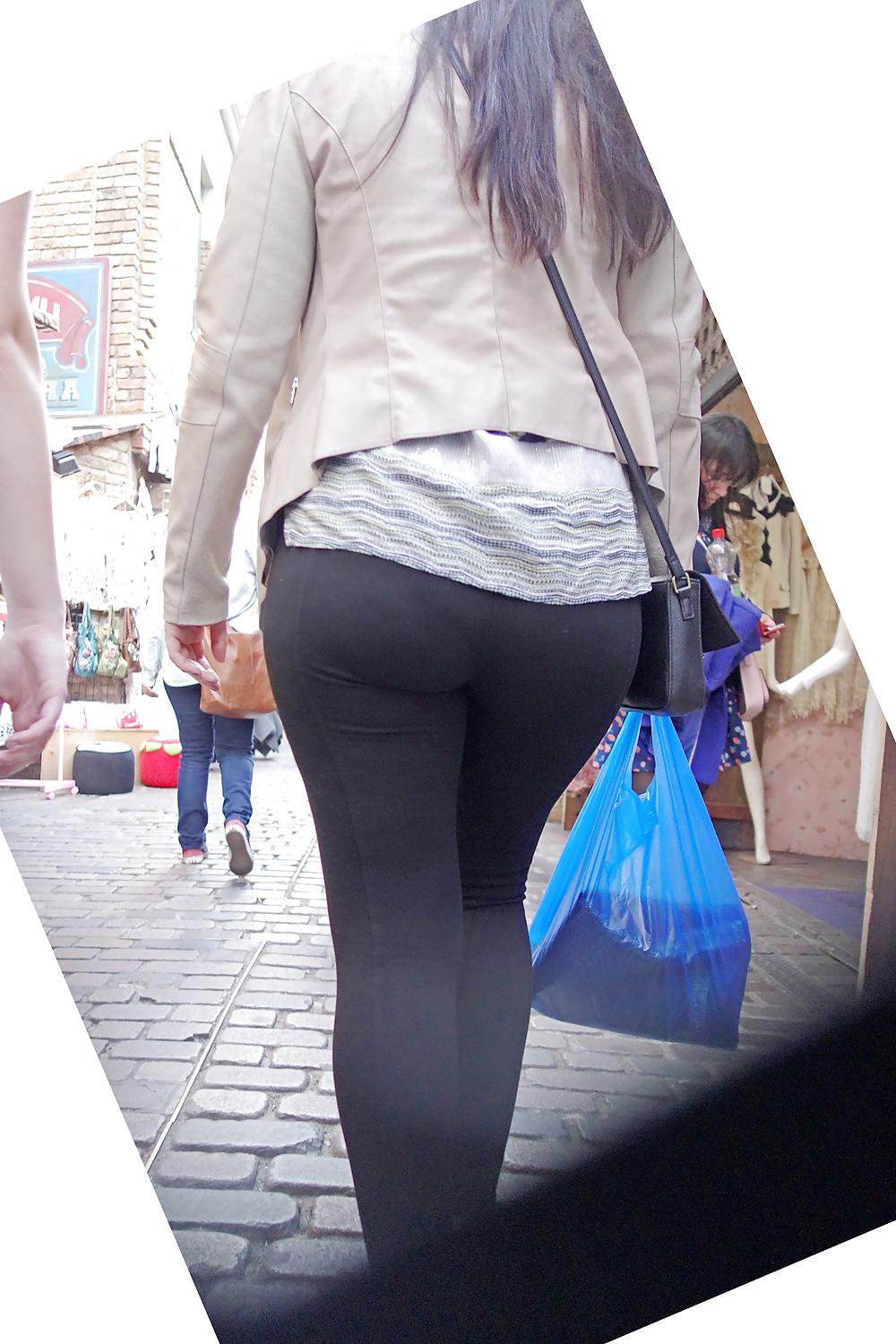 12P Black round candid ass