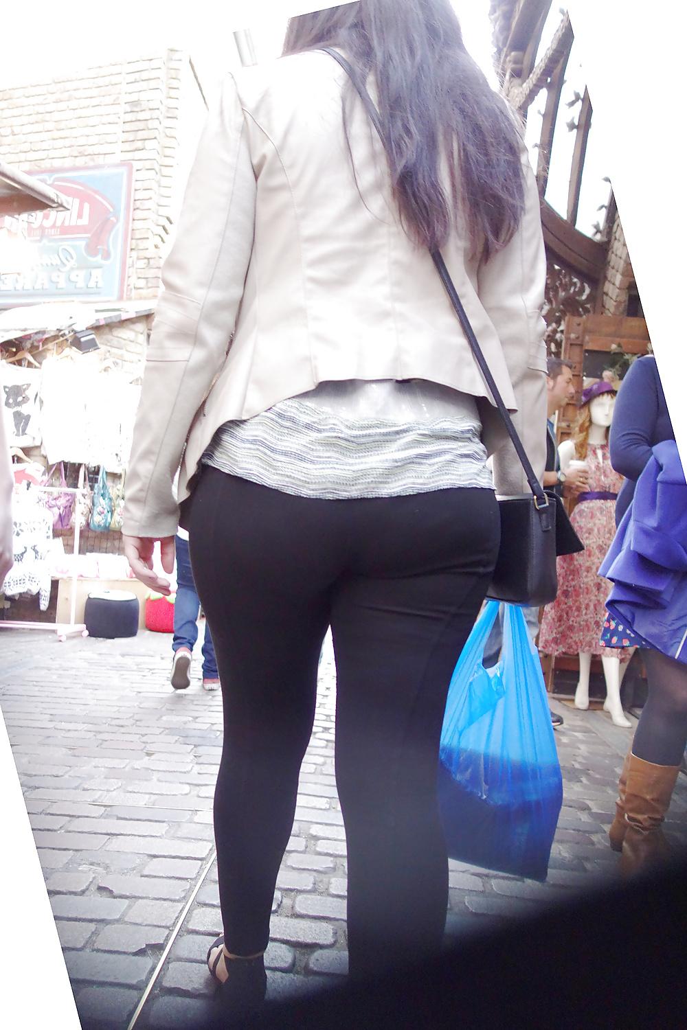 12P Black round candid ass